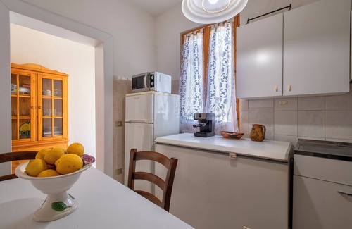 San Lorenzo House | Holiday Home 'Casa Ottula' with Private Garden, Wi-Fi and Air Conditioning