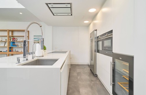 Nerja City Centre House | Holiday Home 'Casa Parras' with Private Pool, Wi-Fi and Air Conditioning