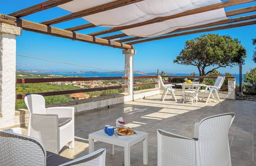 La Conia House | Holiday Home "Casa Relax Vista Mozzafiato" with Garden & A/C