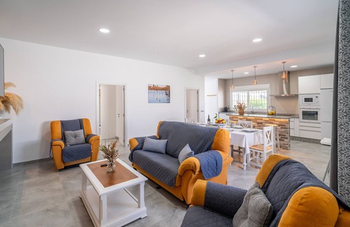 La Lantejuela House | Holiday Home 'Casa Rural Villa Gordito' with Private Pool, Wi-Fi and Air Conditioning