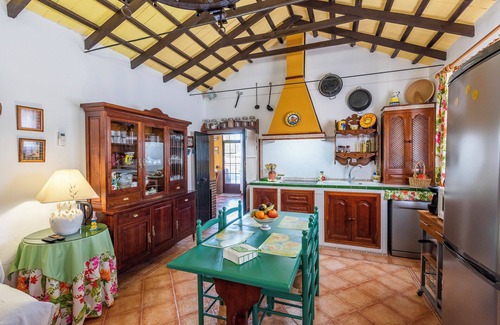 Ecija House | Holiday Home "Casa Rural Cactus" with Private Pool & Wi-Fi