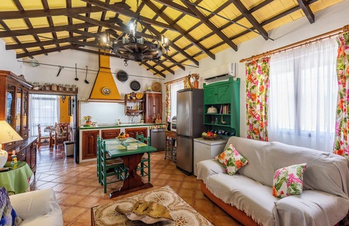 Ecija House | Holiday Home "Casa Rural Cactus" with Private Pool & Wi-Fi
