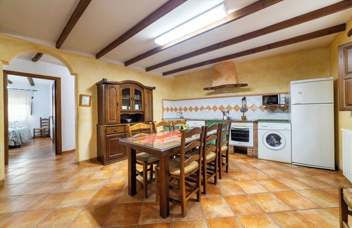 Laroya House | Holiday Home 'Casa Rural Matasiete' with Mountain View, Shared Pool and Wi-Fi