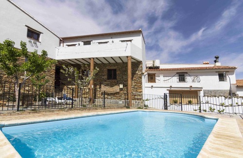 Laroya House | Holiday Home 'Casa Rural La Curiosa' with Mountain View, Shared Pool and Wi-Fi