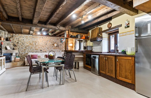 Tornon House | Holiday Home 'Casa Rural Adrimar' with Mountain View, Wi-Fi and Air Conditioning