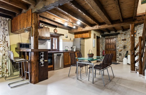 Tornon House | Holiday Home 'Casa Rural Adrimar' with Mountain View, Wi-Fi and Air Conditioning