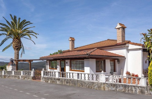 Voto House | Holiday Home 'Casa Rural La Praderia' with Mountain View, Private Terrace and Wi-Fi