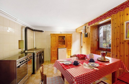 Pontboset House | Holiday Home 'Casa Savin' with Mountain View, Private Garden and Balcony