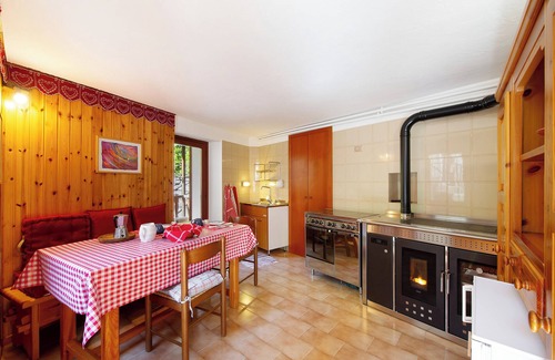 Pontboset House | Holiday Home 'Casa Savin' with Mountain View, Private Garden and Balcony