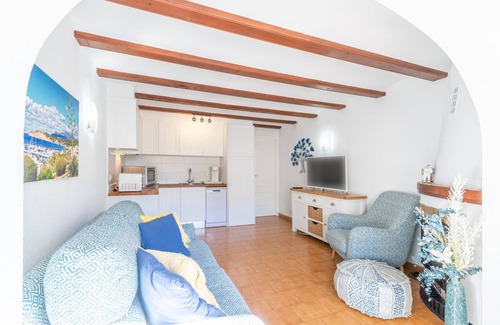 Pinar del Advocat House | Holiday Home "Casa Shelly" with Shared Pool & Wi-Fi
