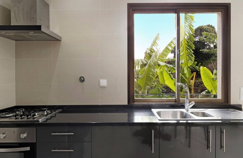 Gaula House | Holiday Home "Casa T2" with Sea View, Private Terrace & Wi-Fi