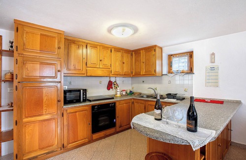 Verrayes House | Holiday Home 'Casa Vacanza Menfrey' with Mountain View, Private Garden and Balcony