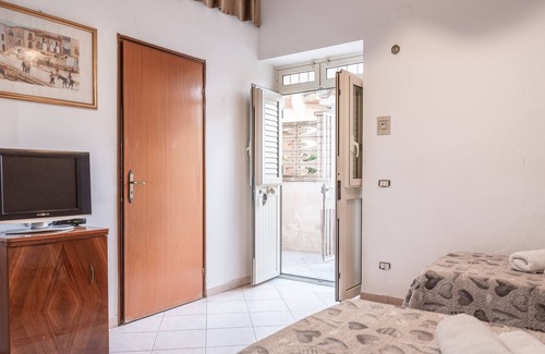 Favara House | Holiday Home 'Casa Valentina' close to City Centre with Terrace & Wi-Fi