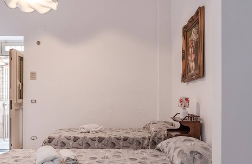 Favara House | Holiday Home 'Casa Valentina' close to City Centre with Terrace & Wi-Fi
