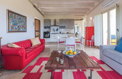 Noto Marina House | Holiday Home Casale dei Cactus with Sea View, Pool, Terraces & Wi-Fi