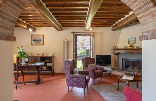 Civitella in Val di Chiana House | Holiday Home Casale il Giglio-1 by Interhome