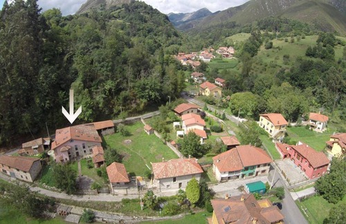 Mestas House | Holiday Home 'Caseron De Pontigu' with Mountain View, Private Terrace and Wi-Fi