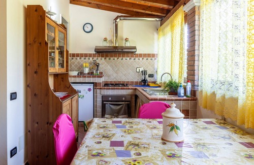 Marina di Massa House | Holiday Home 'Casina Del Glicine'