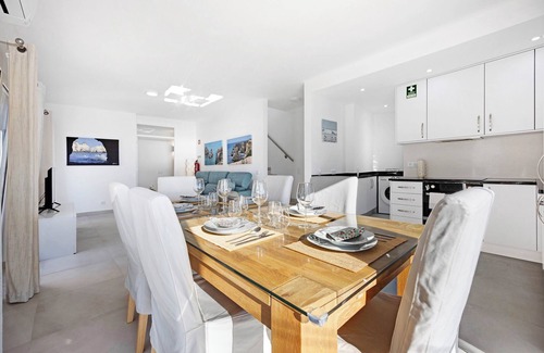 Burgau House | Holiday Home 'Casinha' with Sea View, Wi-Fi and Air Conditioning