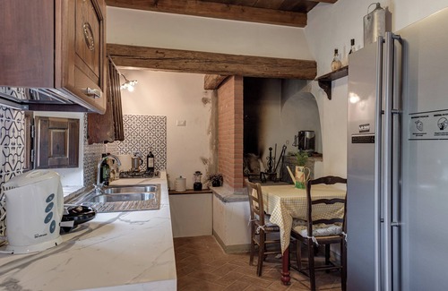 Barberino di Mugello House | Holiday Home 'Castello Di Mangona' with Mountain View and Private Garden