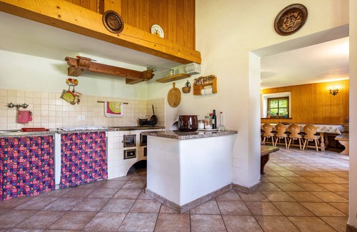 Borgo Lares Cabin | Holiday Home 'Cechin' with Mountain View, Private Garden and Balcony