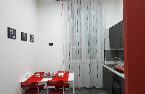 Vasto Apartment | HOLIDAY HOME Central Station, Business Center, Naples city center, Mary's Room