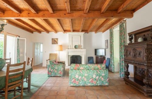 Breuillet House | Holiday Home Château de Taupignac by Interhome