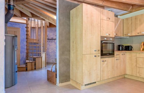 Dietwiller House | Holiday Home 'Charmante Maison En Bois' with Private Terrace, Private Garden and Wi-Fi