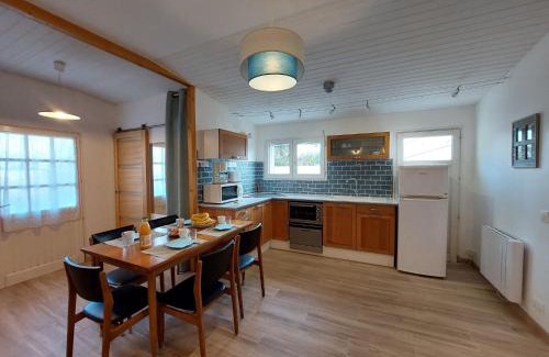 L'Epine House | Holiday Home Charme de la Petite Bosse by Interhome