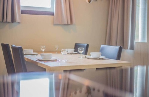 Ny House | Holiday home Chez Felix in Ny with garden and balcony