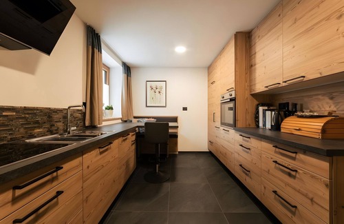 La Valle House | Holiday Home 'Ciasa Ilda - Charming House' with Balcony and Wi-Fi