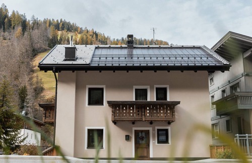 La Valle House | Holiday Home 'Ciasa Ilda - Charming House' with Balcony and Wi-Fi