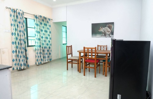 Maradu Apartment | Holiday Home Cochin nLocated in Ernakulam Near to Gandhi Square, Poonithura.
