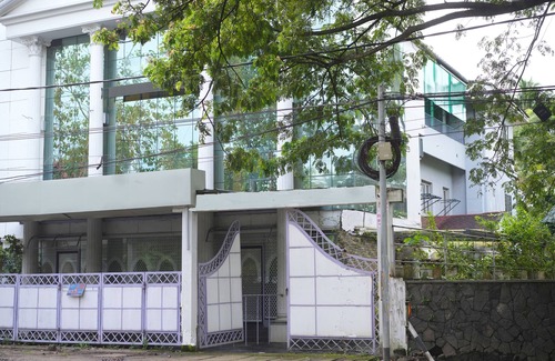 Maradu Apartment | Holiday Home Cochin nLocated in Ernakulam Near to Gandhi Square, Poonithura.