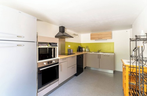 Malaucene House | Holiday Home 'Coin De Paradis Au Mont Ventoux' with Private Terrace, Wi-Fi and Air Conditioning