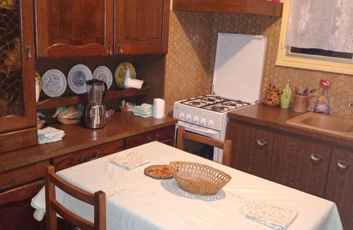 Montlucon House | Holiday Home "complète" with Balcony & Wi-Fi