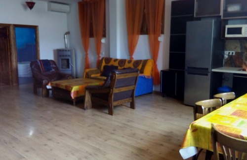Castril House | Holiday Home ‘Cortijo la Era’ with Mountain View, Pool & Wi-Fi