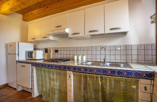 Gioiosa Marea House | Holiday Home 'Cottage Relax E Tranquillità' with Sea View, Private Terrace and Air Conditioning