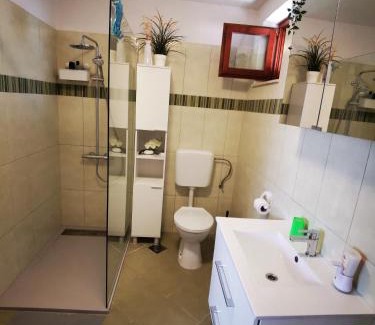 Cove Rogacic House | Holiday Home Cvitka