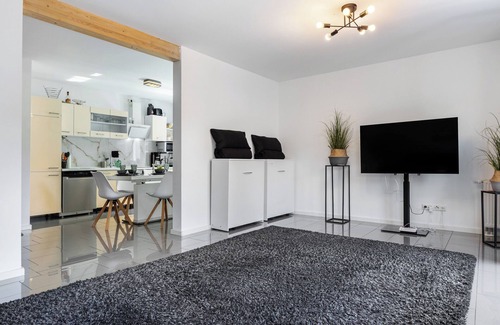 Henstedt-Ulzburg House | Holiday Home 'Dhh Im Norden Hamburgs Am Moor' with Terrace and Wi-Fi