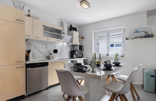 Henstedt-Ulzburg House | Holiday Home 'Dhh Im Norden Hamburgs Am Moor' with Terrace and Wi-Fi