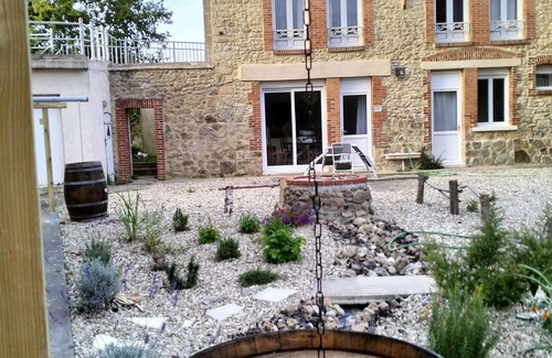 Bussiere-Dunoise House | Holiday Home 'Domaine De La Caure' with Shared Pool, Wi-Fi and Air Conditioning