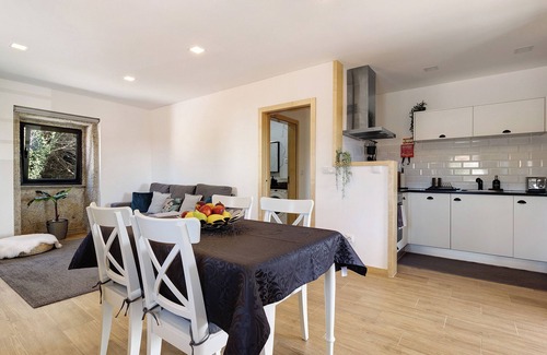 Castelo do Neiva House | Holiday Home 'Da Lage' with Sea View, Wi-Fi and Air Conditioning