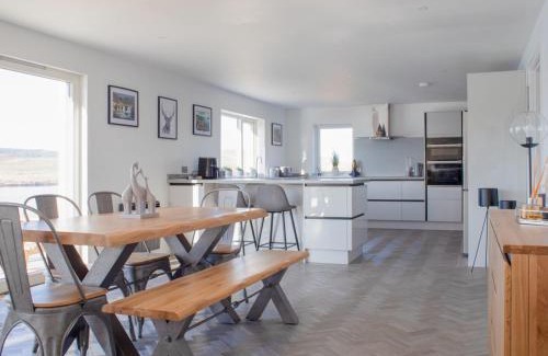 Greshornish House | Holiday Home Daisy Cottage by Interhome