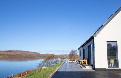 Greshornish House | Holiday Home Daisy Cottage by Interhome
