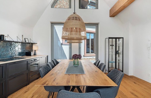 Gleisweiler House | Holiday Home 'Das Alte Pfarrhaus - Scheune' with Shared Terrace and Wi-Fi