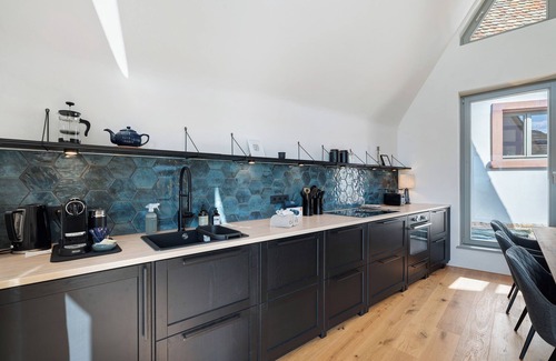 Gleisweiler House | Holiday Home 'Das Alte Pfarrhaus - Scheune' with Shared Terrace and Wi-Fi