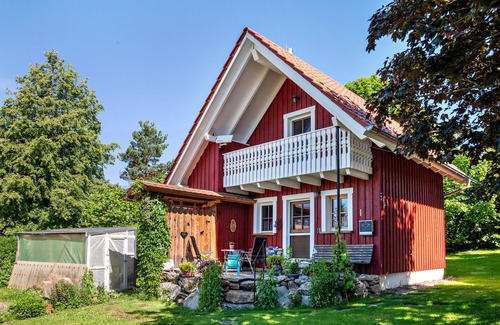 Ebersbach-Musbach House | Holiday Home 'Naturhäusle Oberschwaben' with Mountain View, Private Terrace and Wi-Fi