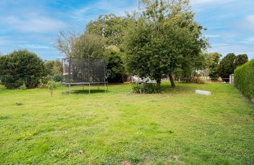 Sevignac House | Holiday Home 'De L'enclume' with Private Garden, Balcony and Wi-Fi