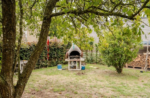Sevignac House | Holiday Home 'De L'enclume' with Private Garden, Balcony and Wi-Fi